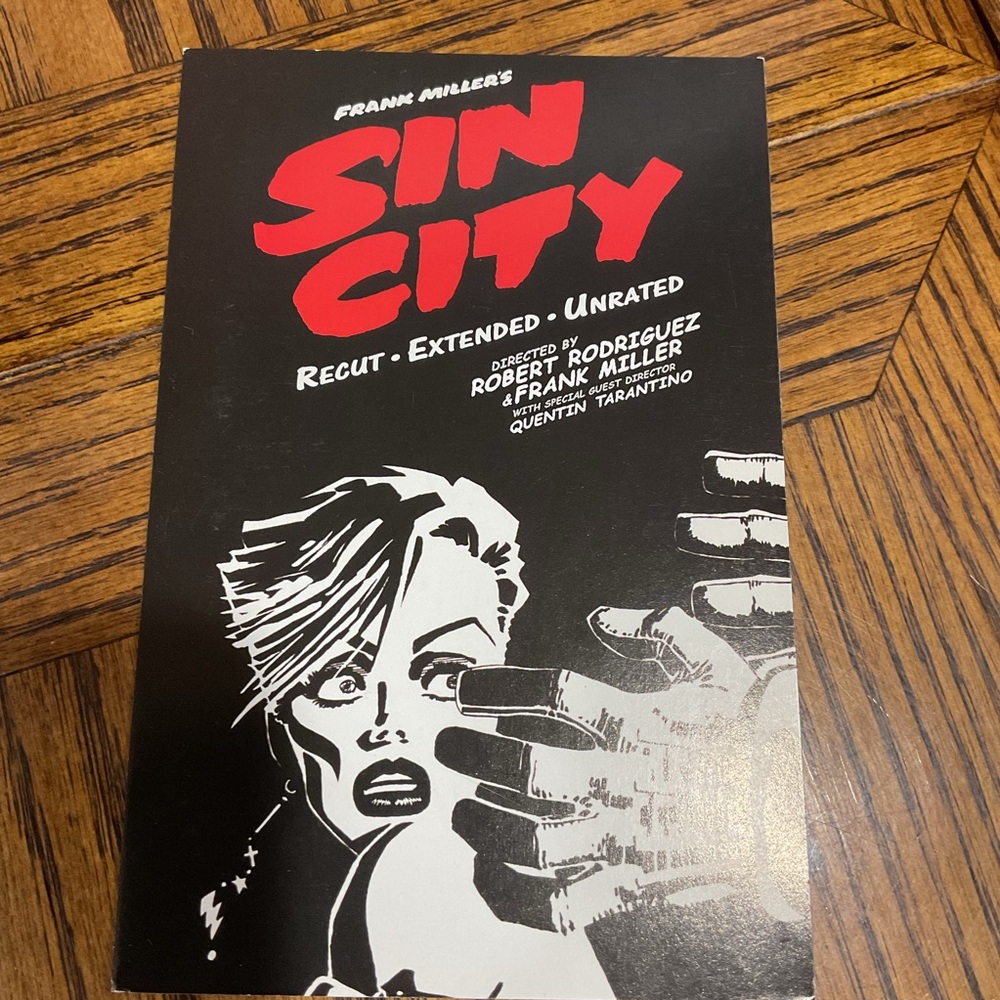 Frank Miller’s SIN CITY 2 DVDs 📀 plus comic book R rated